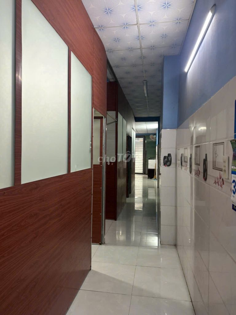 Spacious 3-Bedroom House Near Shopping Center