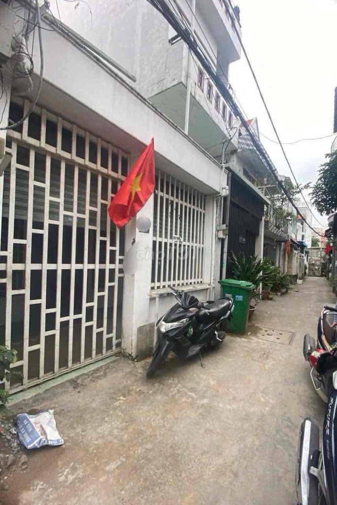 Spacious 3-Bedroom House with Mezzanine Floor