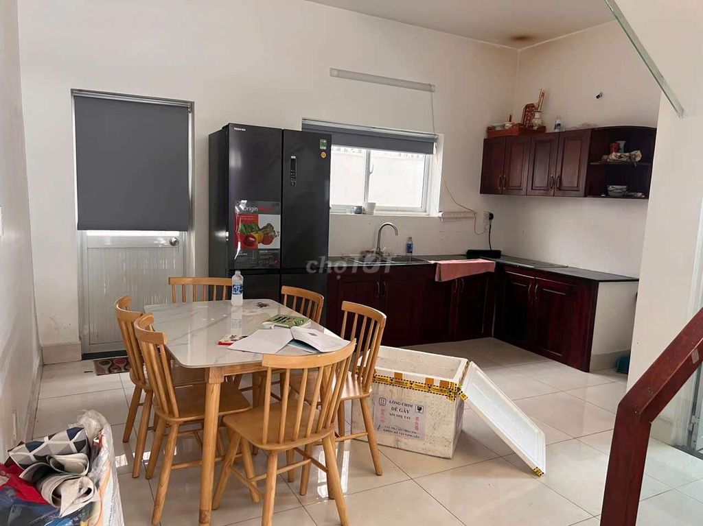 Modern 2BR House Near Shopping Centers