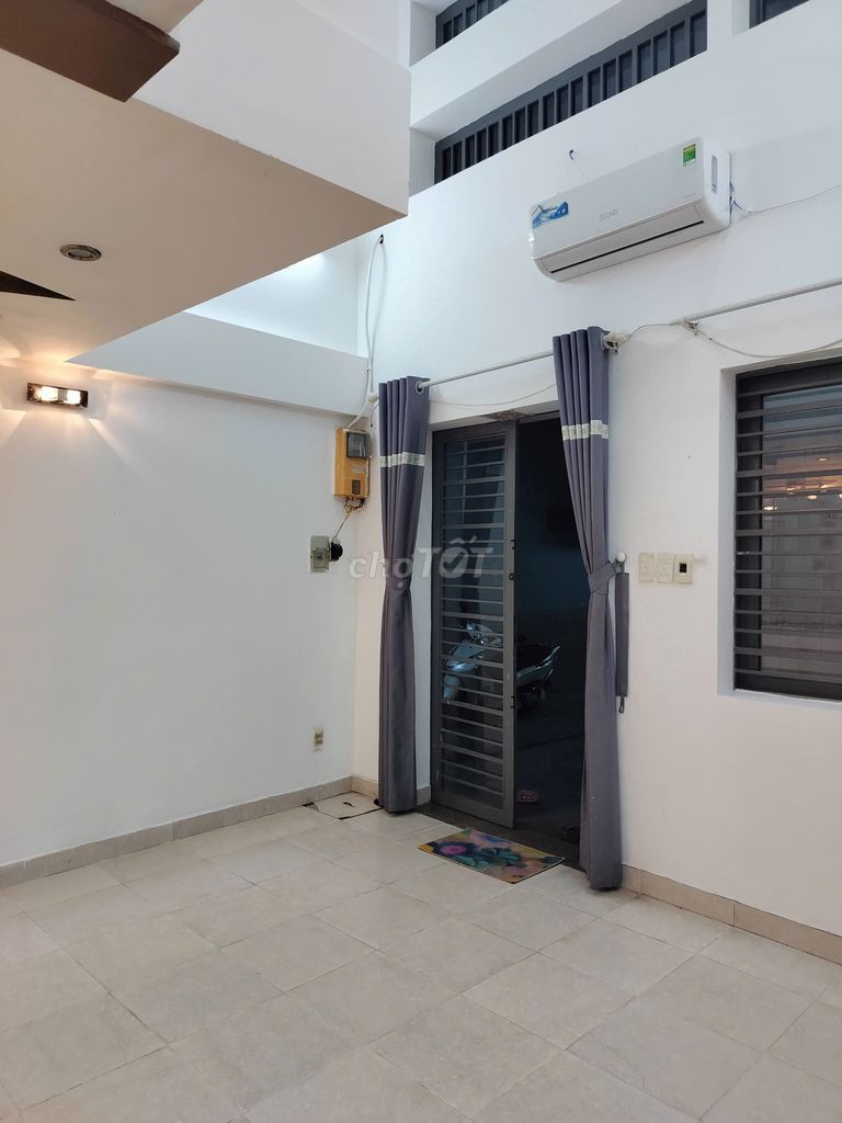 Modern 2BR Townhouse in Ben Van Don