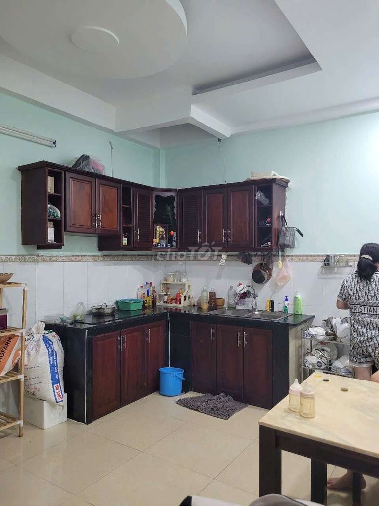 Modern 2-Bedroom House with Kitchen and Parking