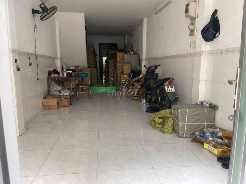 Commercial Space for Rent on Main Street - Suitable for Various Businesses