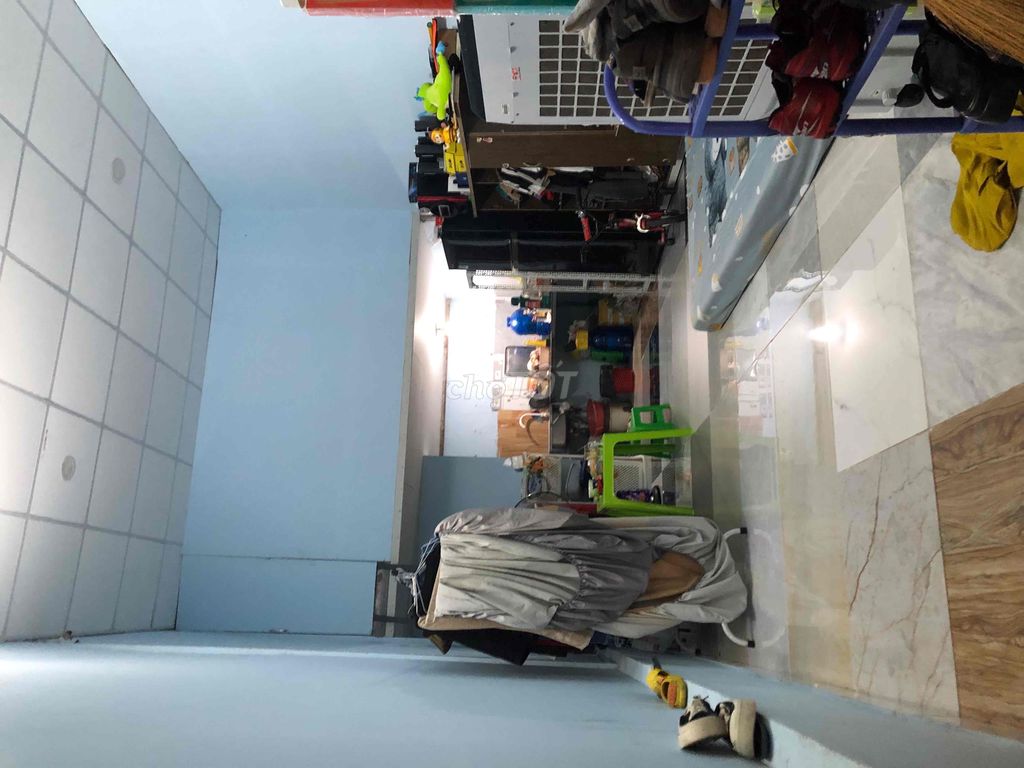 Spacious 28m² Room Near Binh Long Market