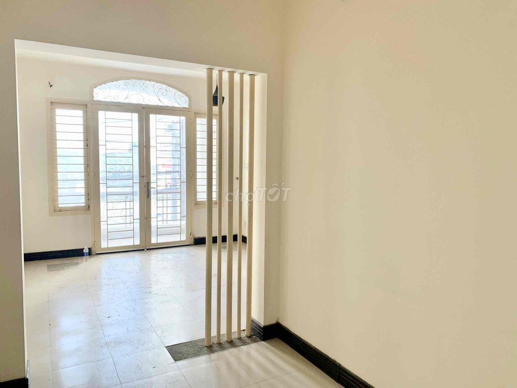 Large 8BR Commercial House Near Parc Mall