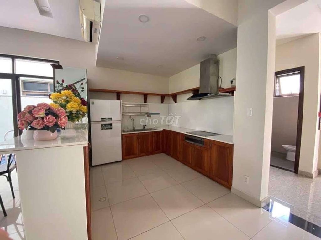 Luxurious 4-Bedroom House in Midori Park