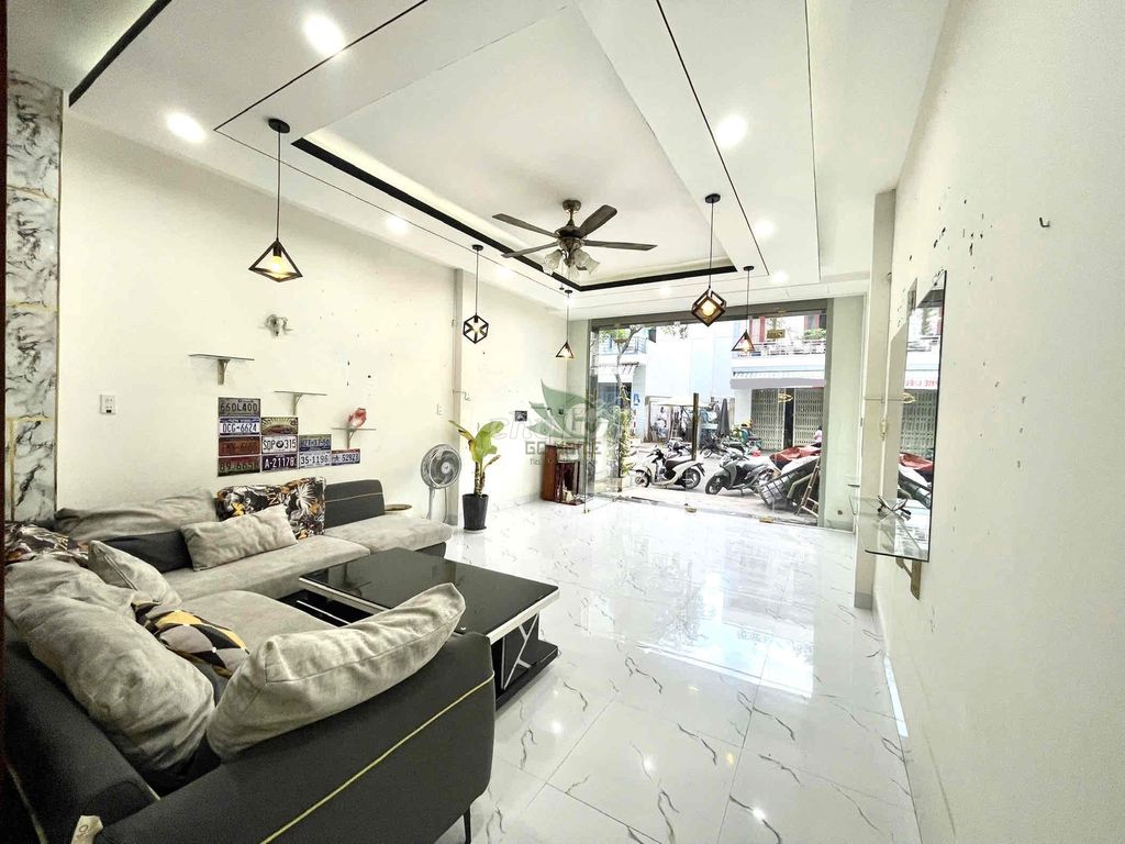 Large 5-Bedroom House with Full Furnishings