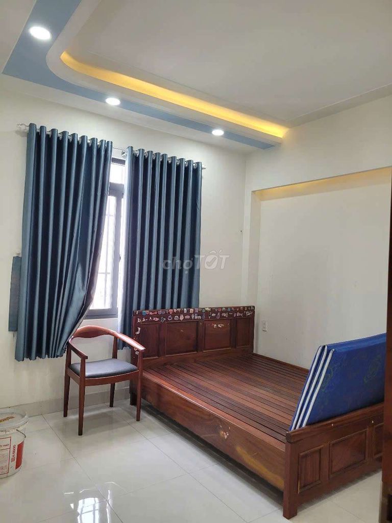 Modern 4-Story House with 7 Air Conditioners