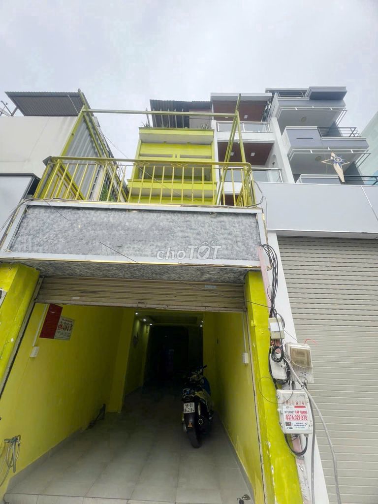 Three-Story Commercial Building on Cao Dat Street