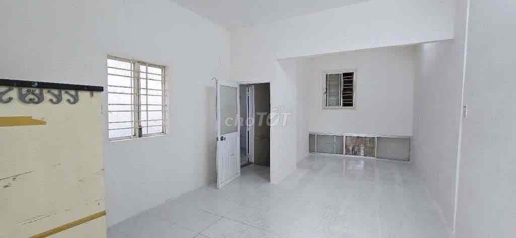 2-Floor House Near Markets and Hospitals