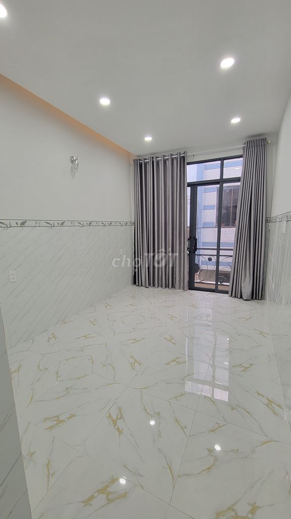 Modern 3-Bedroom Townhouse in District 10