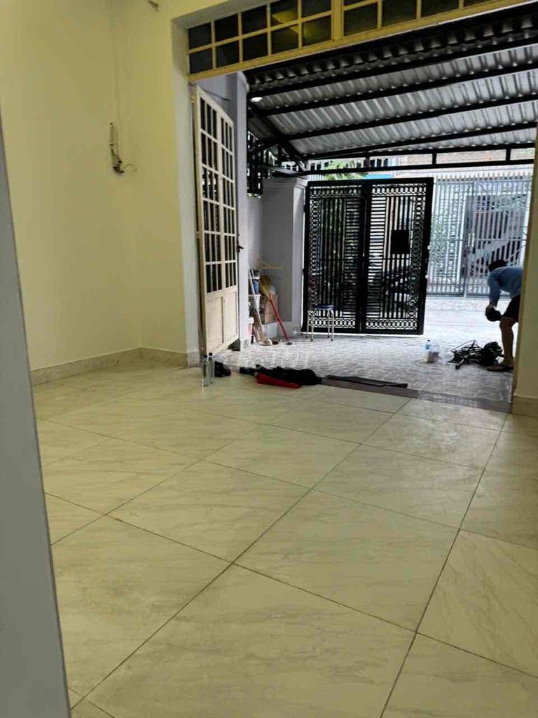Spacious 100m² House with 2 Bedrooms Near Market