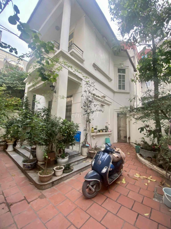 Spacious 3-Bedroom House near Universities with Garden