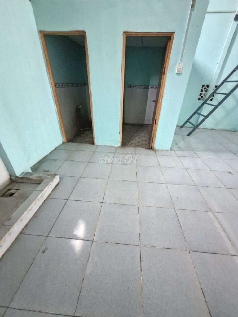 Large Commercial Space on Main Road Q12
