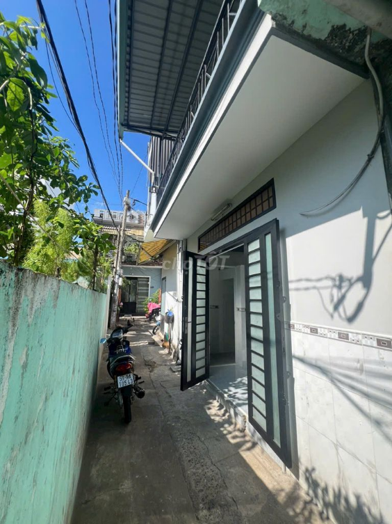 Compact 1-Story + Balcony House near Market, Well-Lit and Spacious