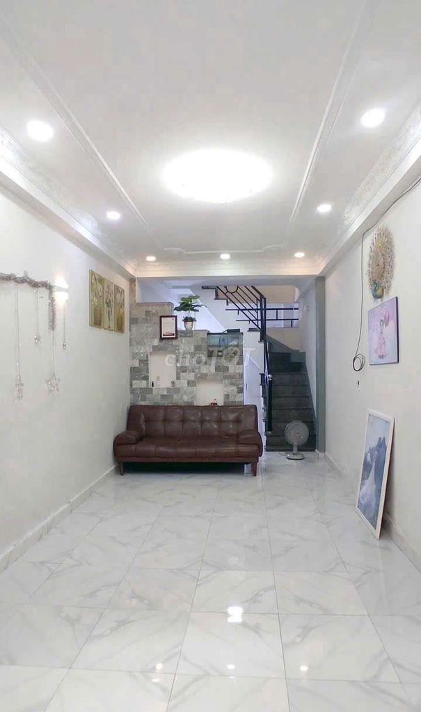 Modern 2-Bedroom House with Air Conditioning