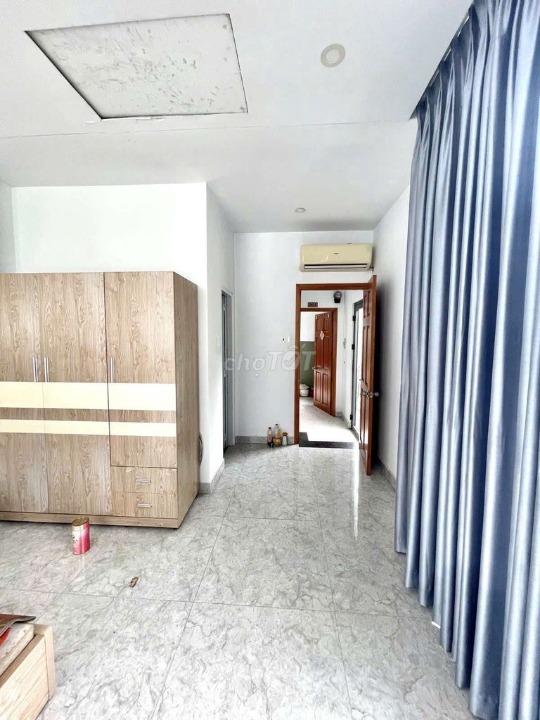 Spacious Commercial House on Duong Ba Trac