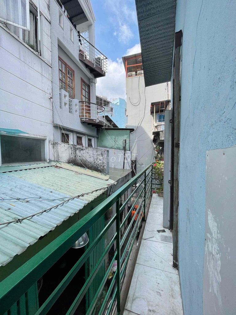 Modern Two-Level House Near Le Thi Rieng Park