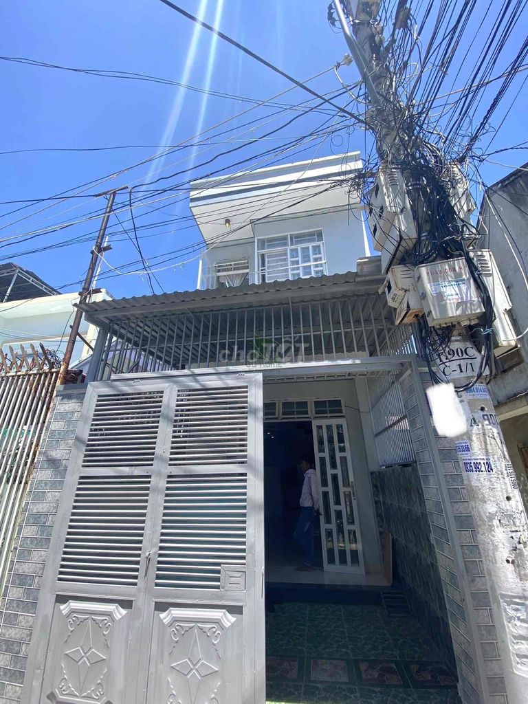 Modern 2-Bedroom House Near Market with Parking