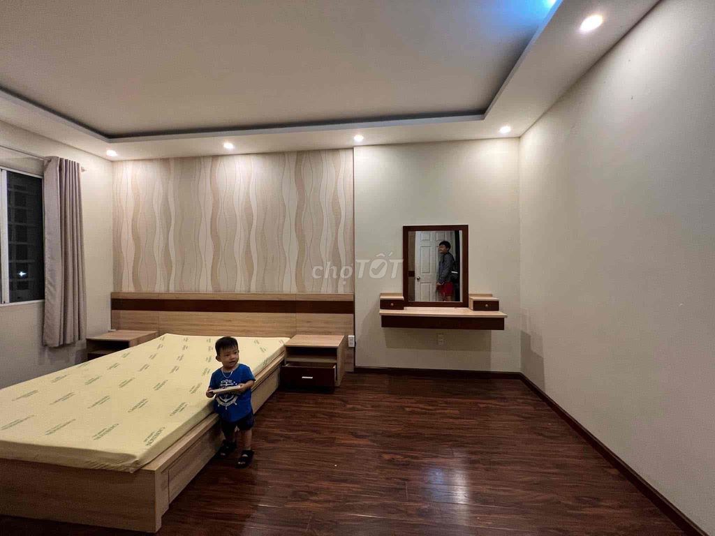 Master Bedroom with Private Bathroom and Park View