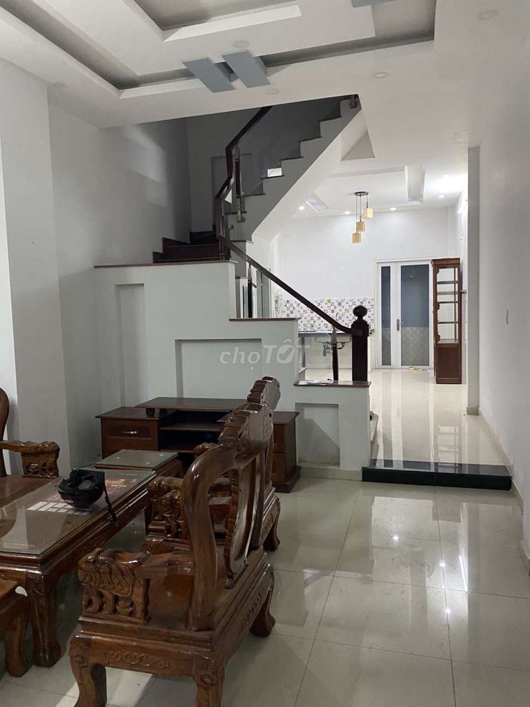 Spacious 4-Bedroom House Near Shopping Center
