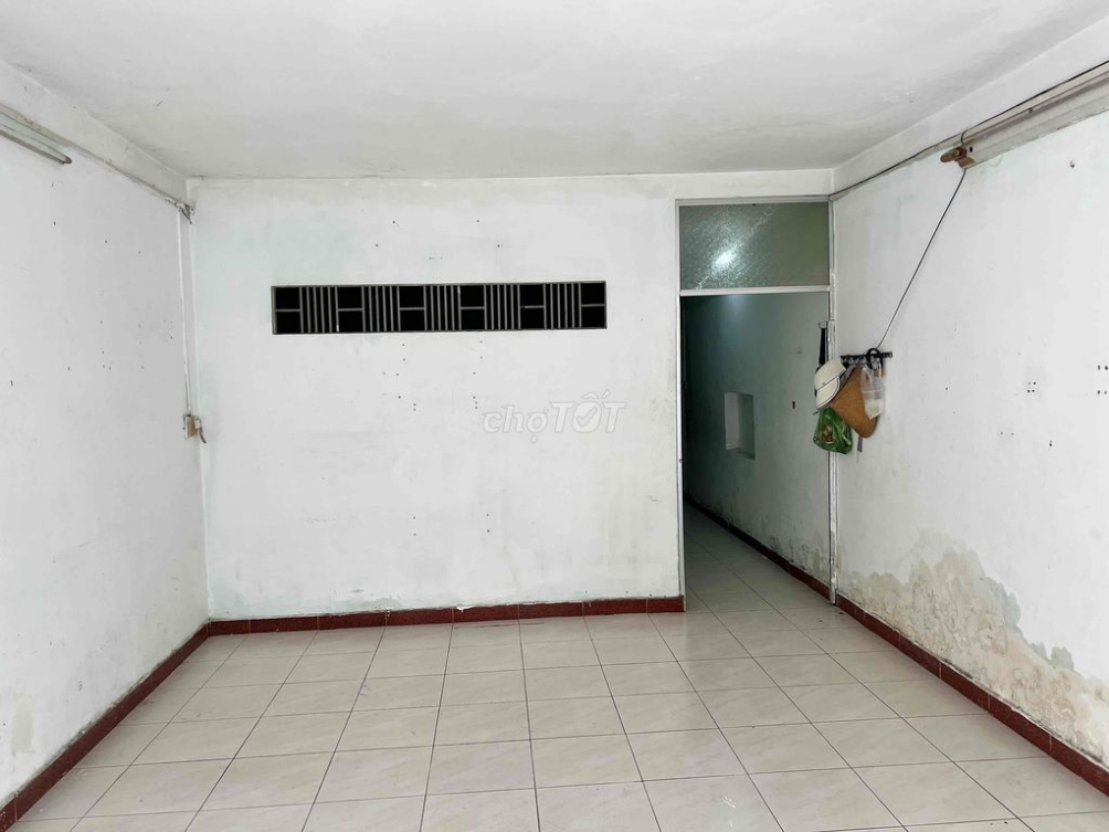 Spacious 1-story, 1-floor house with 3 bedrooms, large terrace