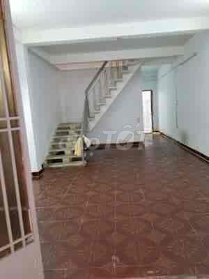Spacious 3-Bedroom Townhouse with Car Access