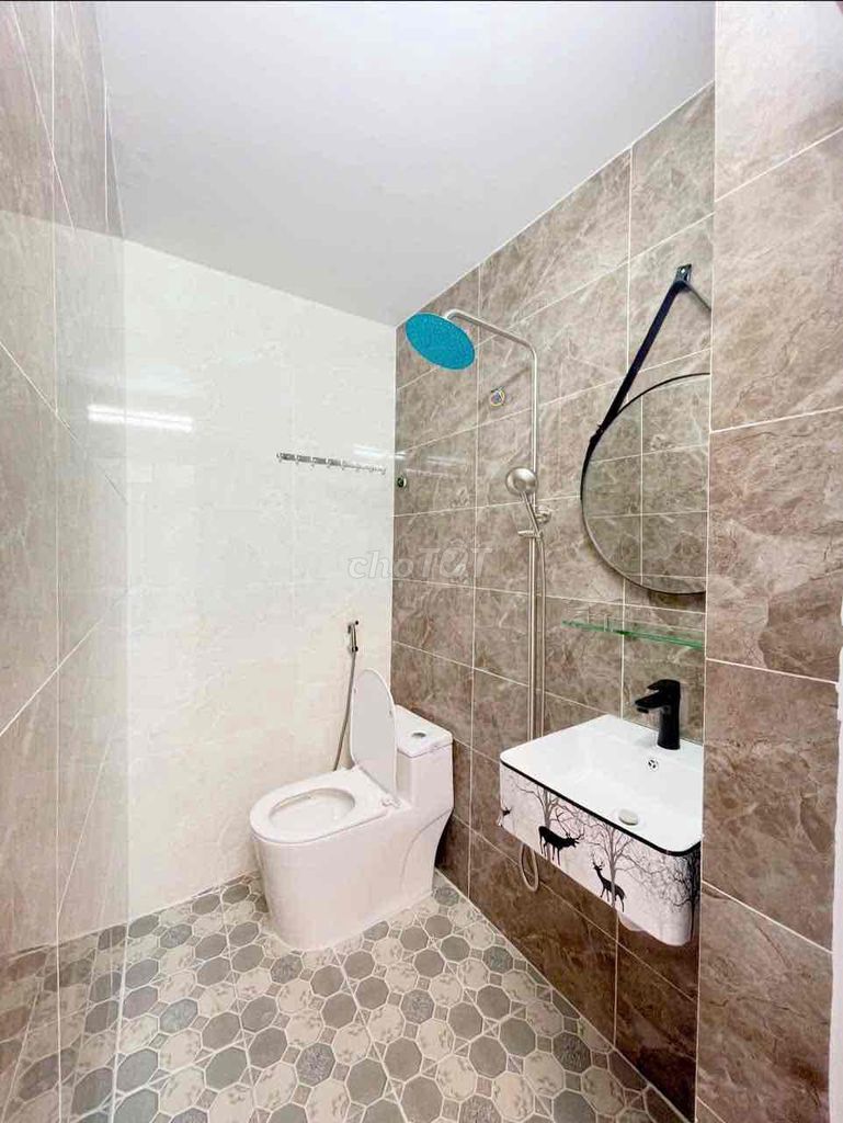 Modern 2-Bedroom House Near District 1