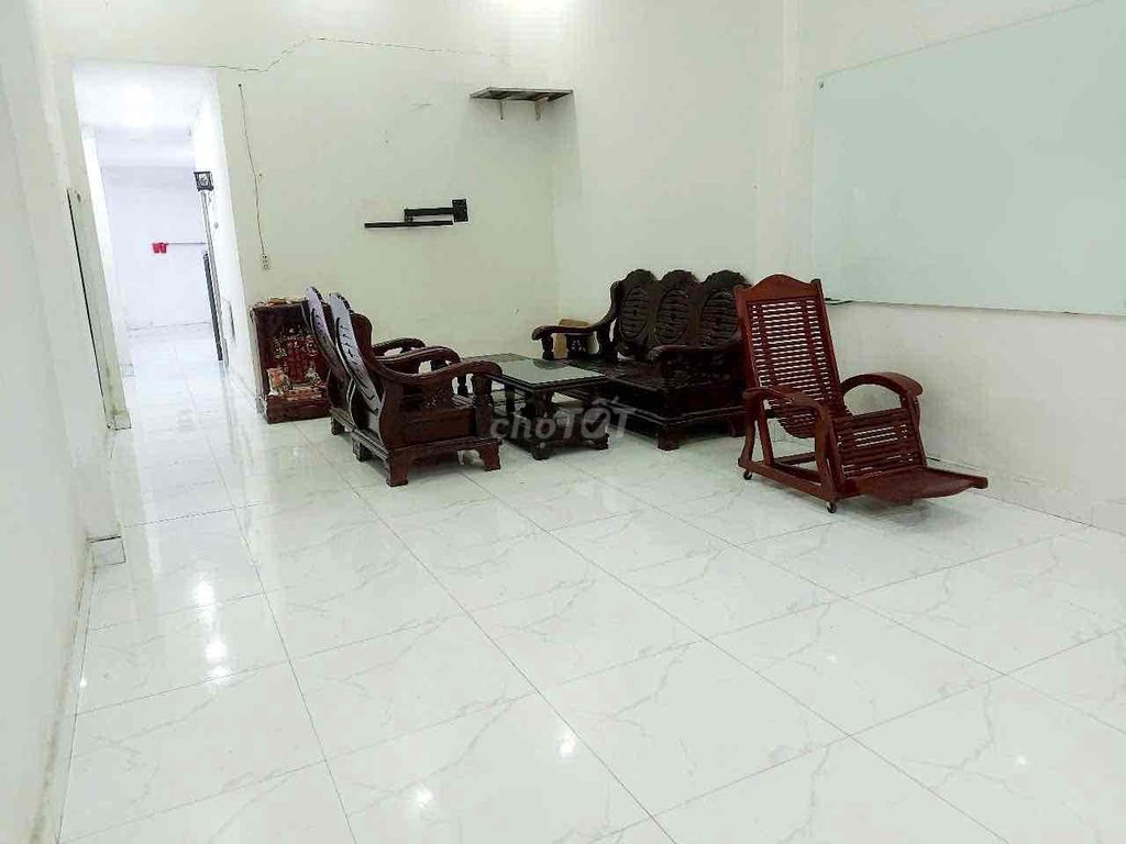 4-Bedroom House with Modern Amenities in Q12