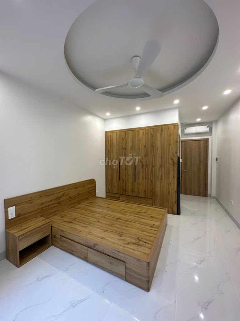 Modern Studio with Balcony and Full Amenities
