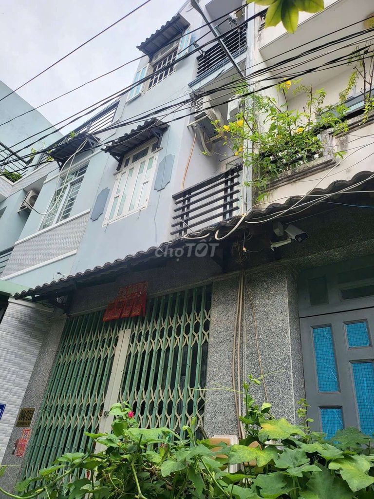 Two-Story House with 4 Bedrooms in District 8