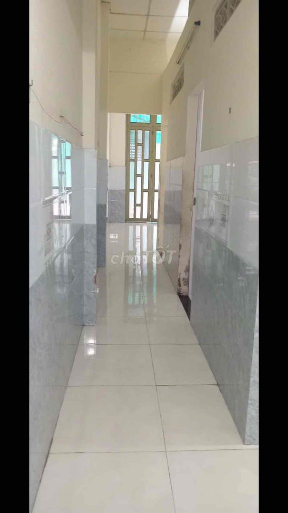 Modern 3-Bedroom Townhouse Near School and Market