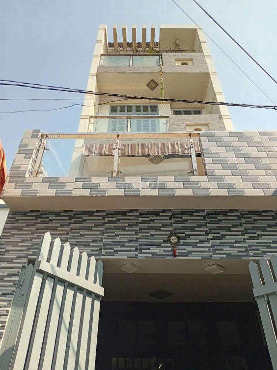 Spacious 4-bedroom house for rent in Binh Tan district