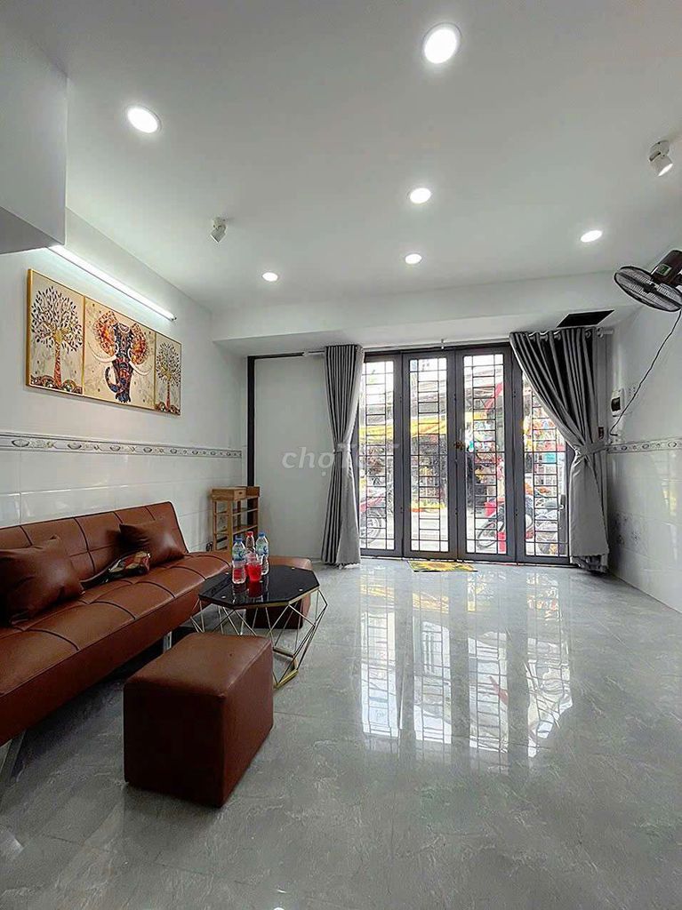 Modern Two-Bedroom House with Balcony on HT43