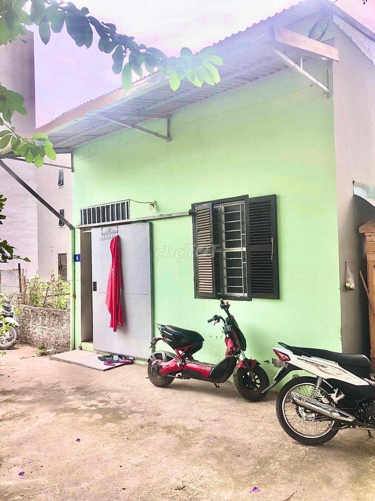 Spacious House Near Industrial Park with Lake View