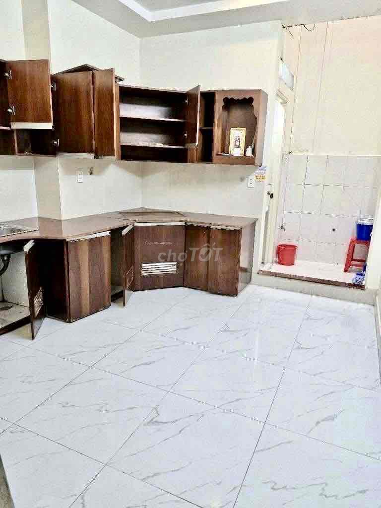 Modern Two-Bedroom House with Parking in Binh Thanh