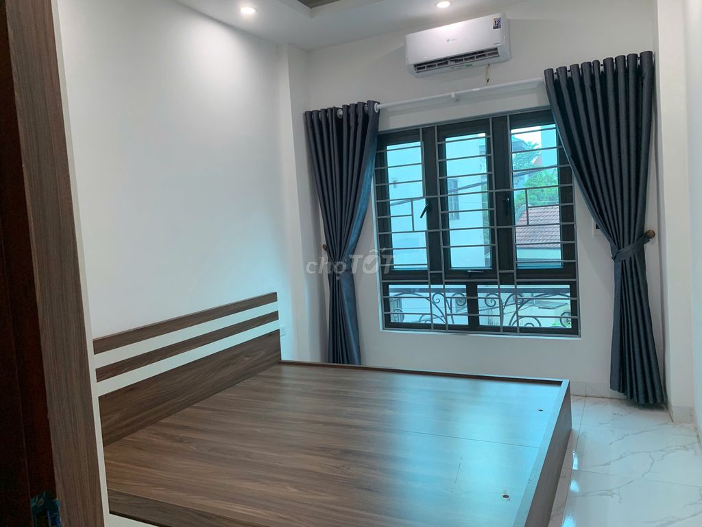 Modern 5-Floor House with 6 Rooms