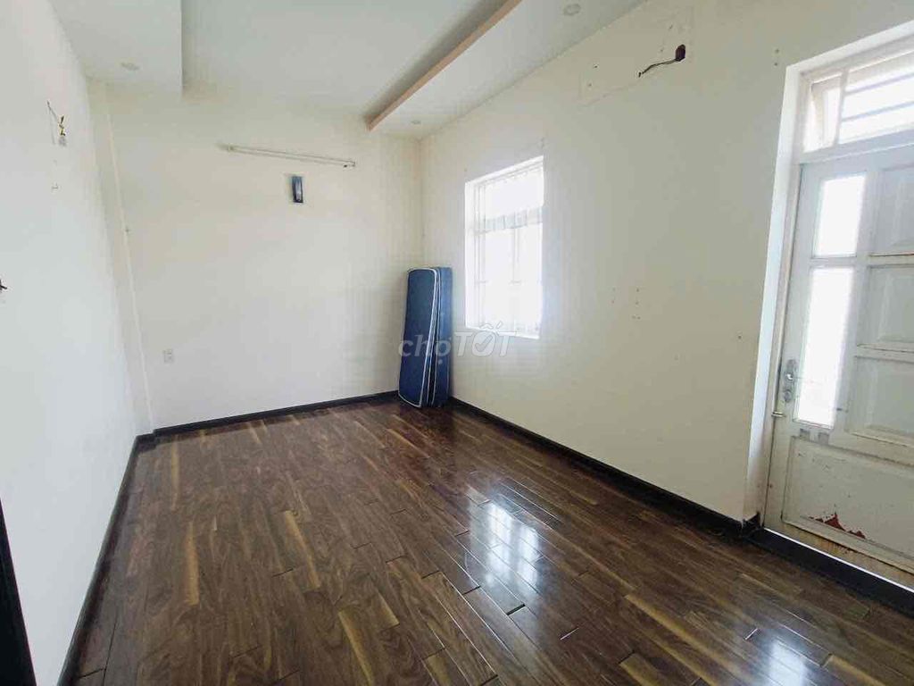 2-Bedroom House with Air Conditioning, Modern Kitchen
