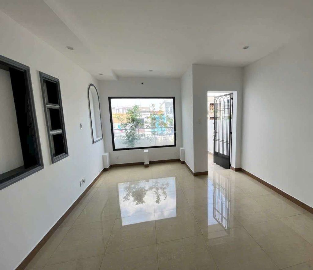 Modern 6BR Townhouse Near Dam Sen Park