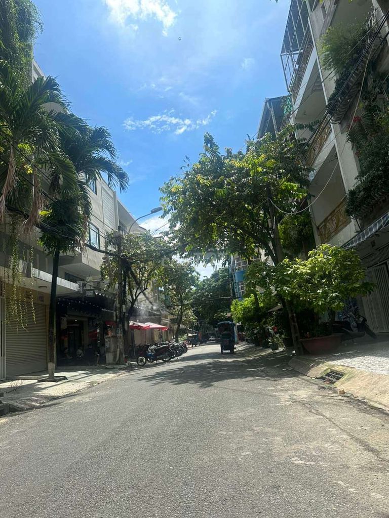 4-Bedroom House Near Bach Khoa University