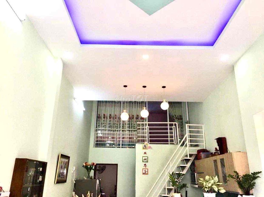 Modern 2-Bedroom House with Furnished Kitchen