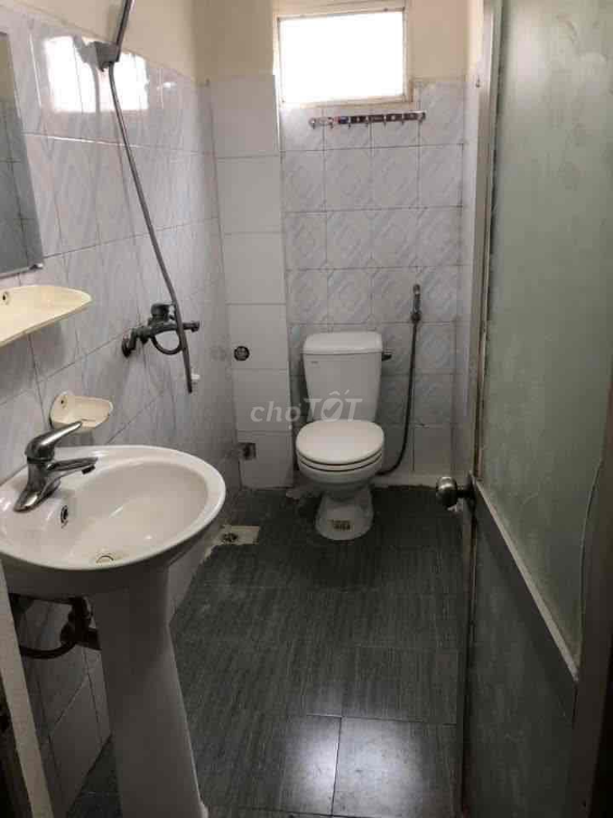 4-Story Townhouse near Royal City, Fully Furnished
