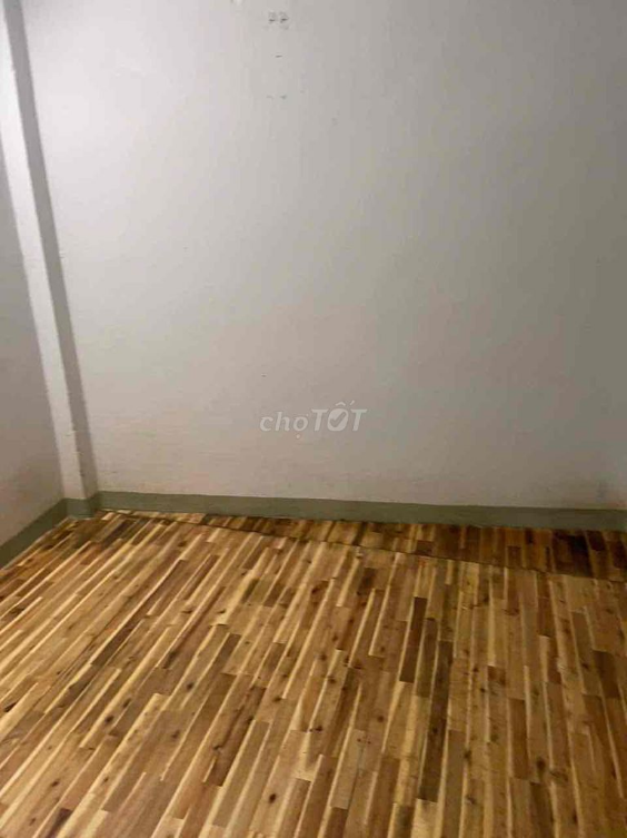 Nguyen Khoai Street Rental - 1 Bedroom Townhouse near Amenities