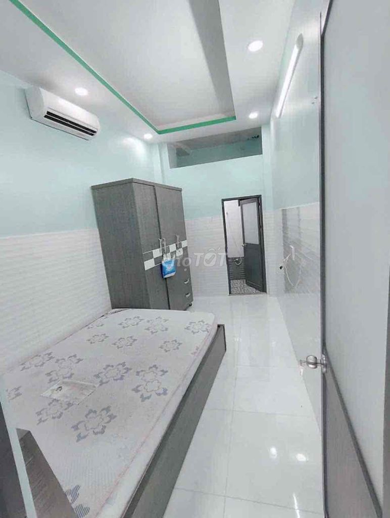 Modern 4-Bedroom Townhouse with Full Furnishings