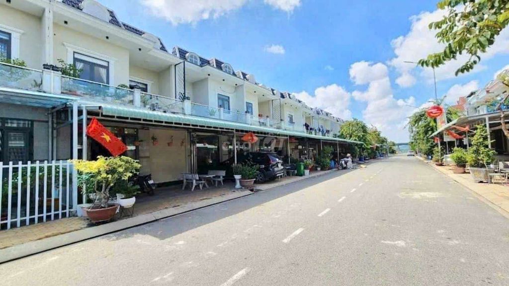 Modern Three-Bedroom House in Tan Phuoc Khanh