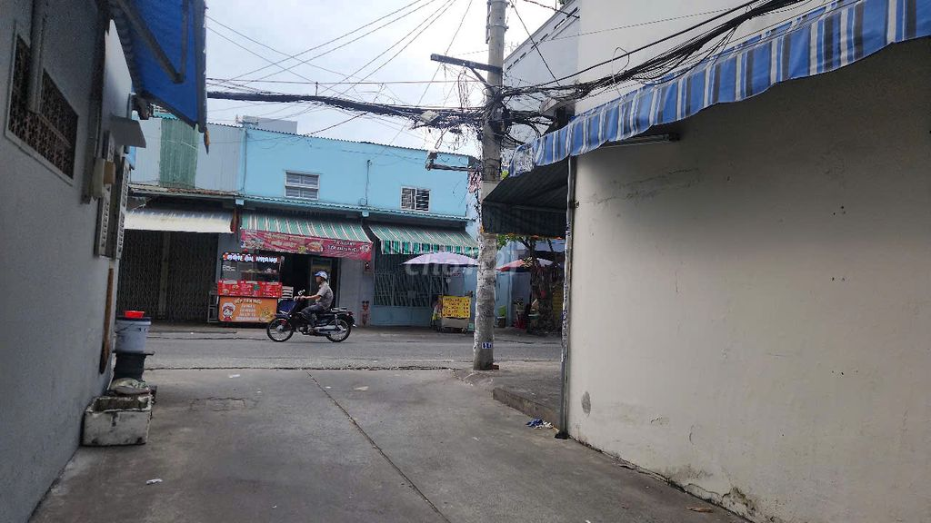 Compact Commercial Space in Xóm Đất, Ideal for Cafe or Small Business