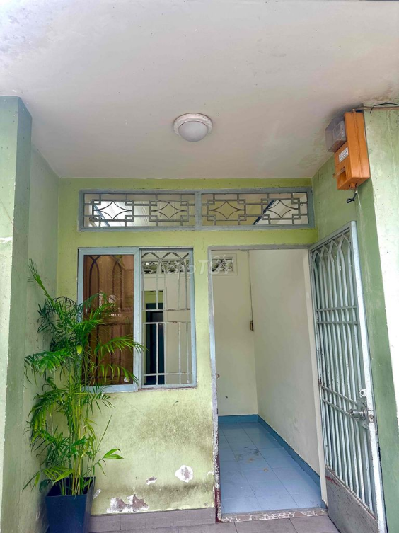 Small House in Vitaghe with Yard - Perfect for Online Business/Shop