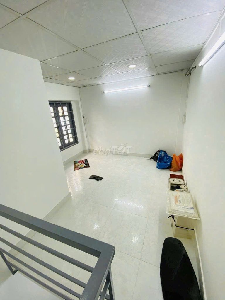 2 Bedroom House with Kitchen and Bathroom