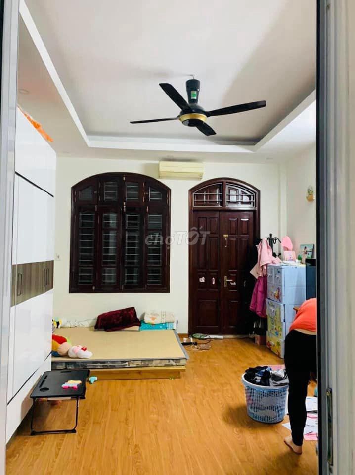 5-Floor House with 3 Bedrooms in Quiet Area