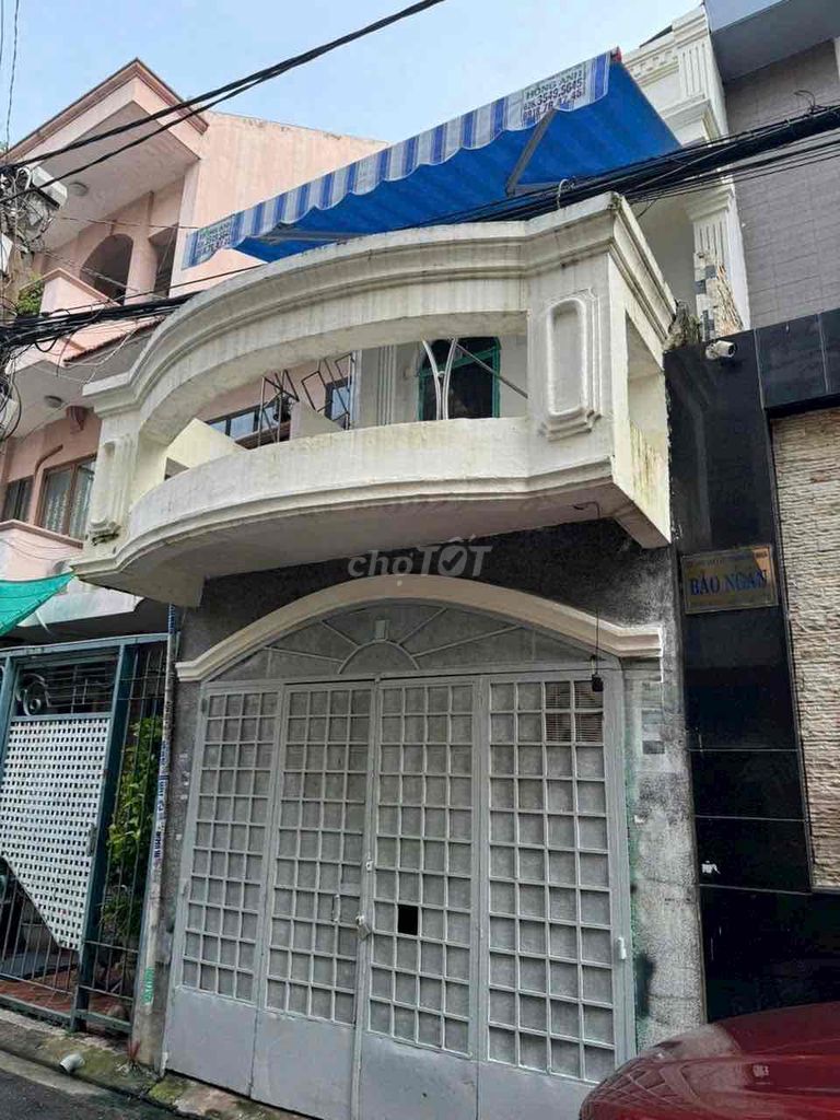 Modern House on Le Van Sy Street