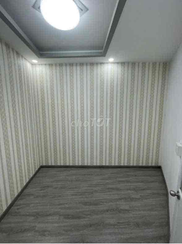 Modern 2-Bedroom House with Balcony and Security